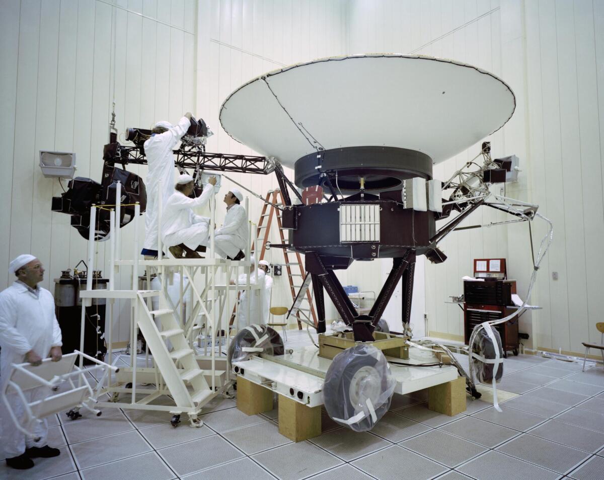 Voyager I ha riacceso i suoi motori dopo 37 anni - Le fasi di costuzione di Voyager I, credits: voyager.jpl.nasa.gov