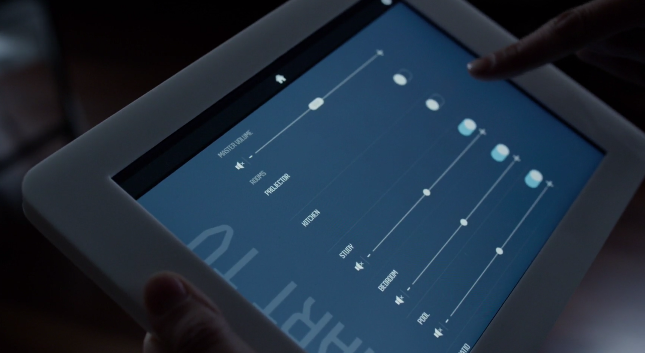 Il tablet con cui la proprietaria della casa controlla i device della smarthome. Credits: qz.com