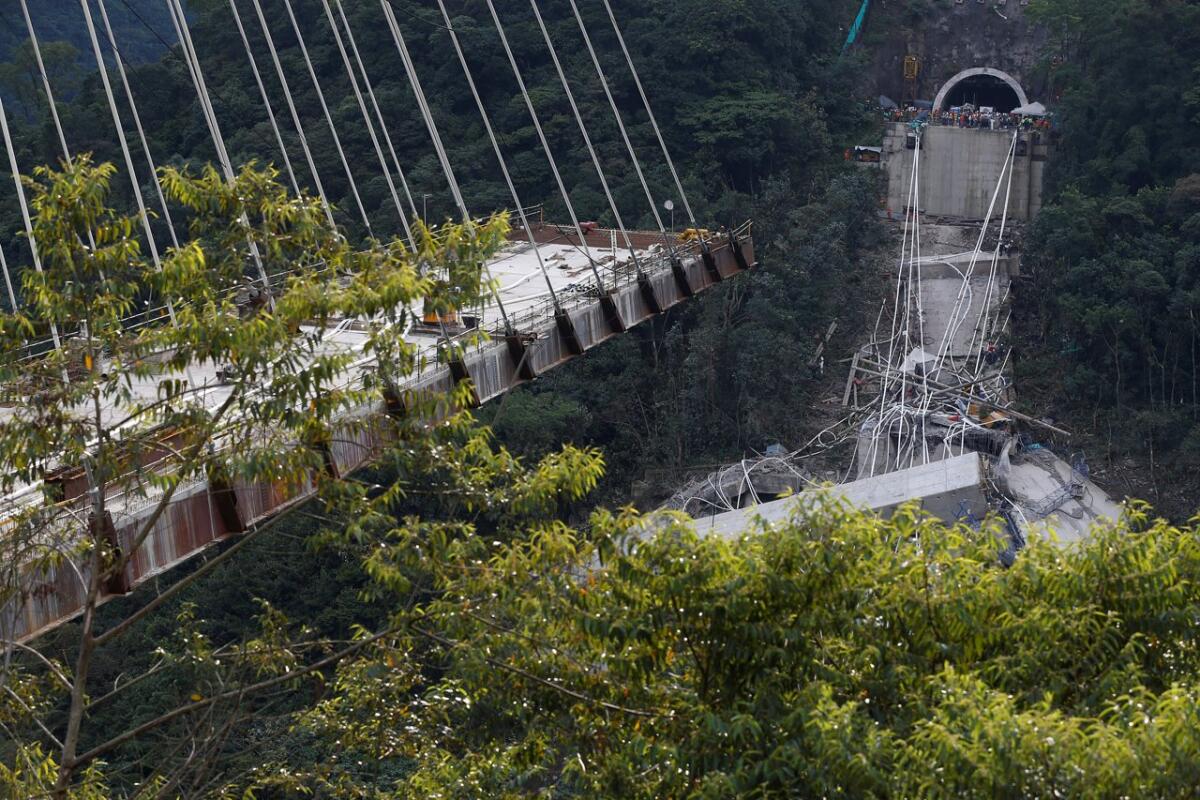 La tragedia del ponte in Colombia - http://images2.corriereobjects.it