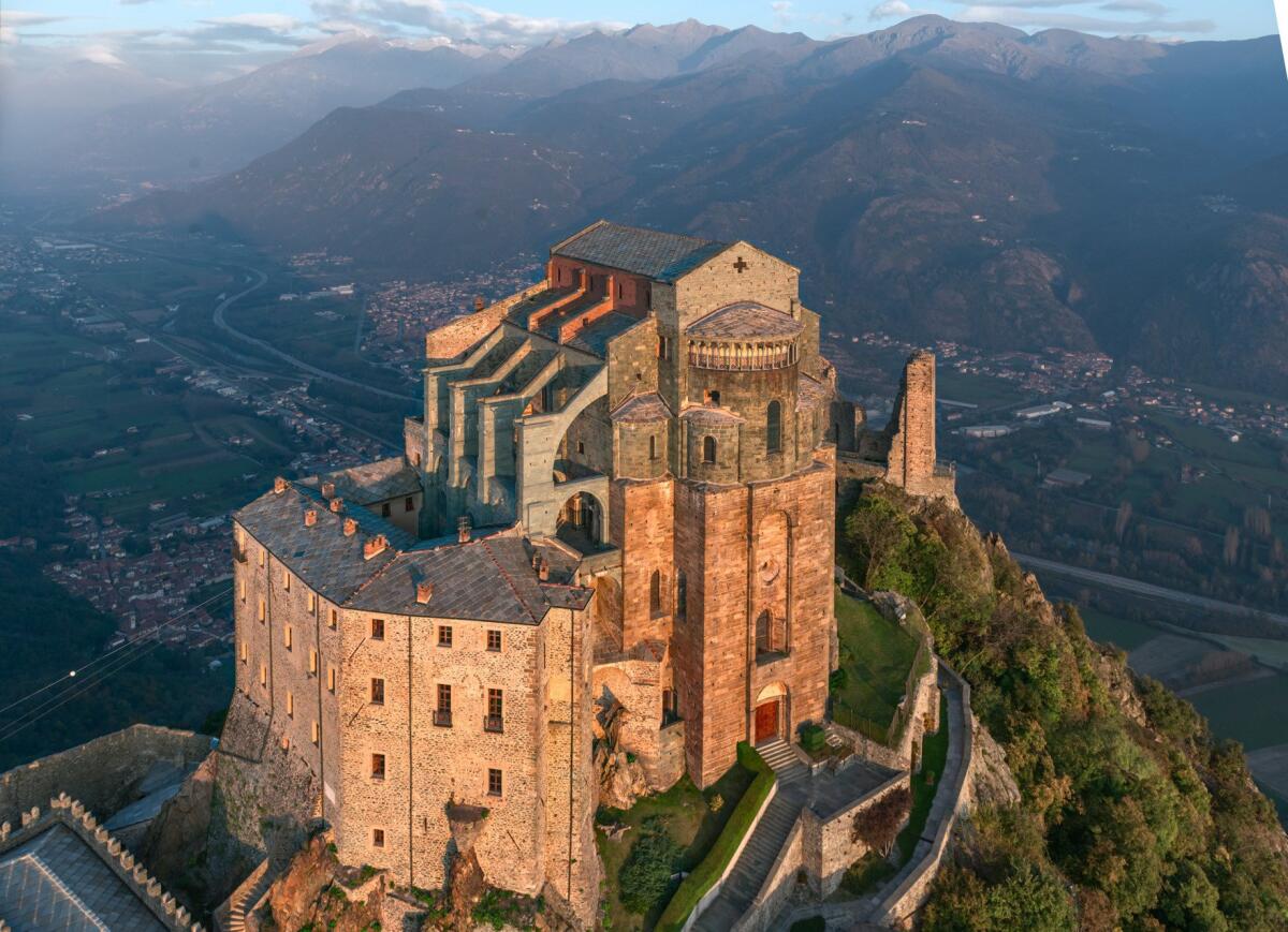 L'incendio alla Sacra di San Michele - farodiroma.it