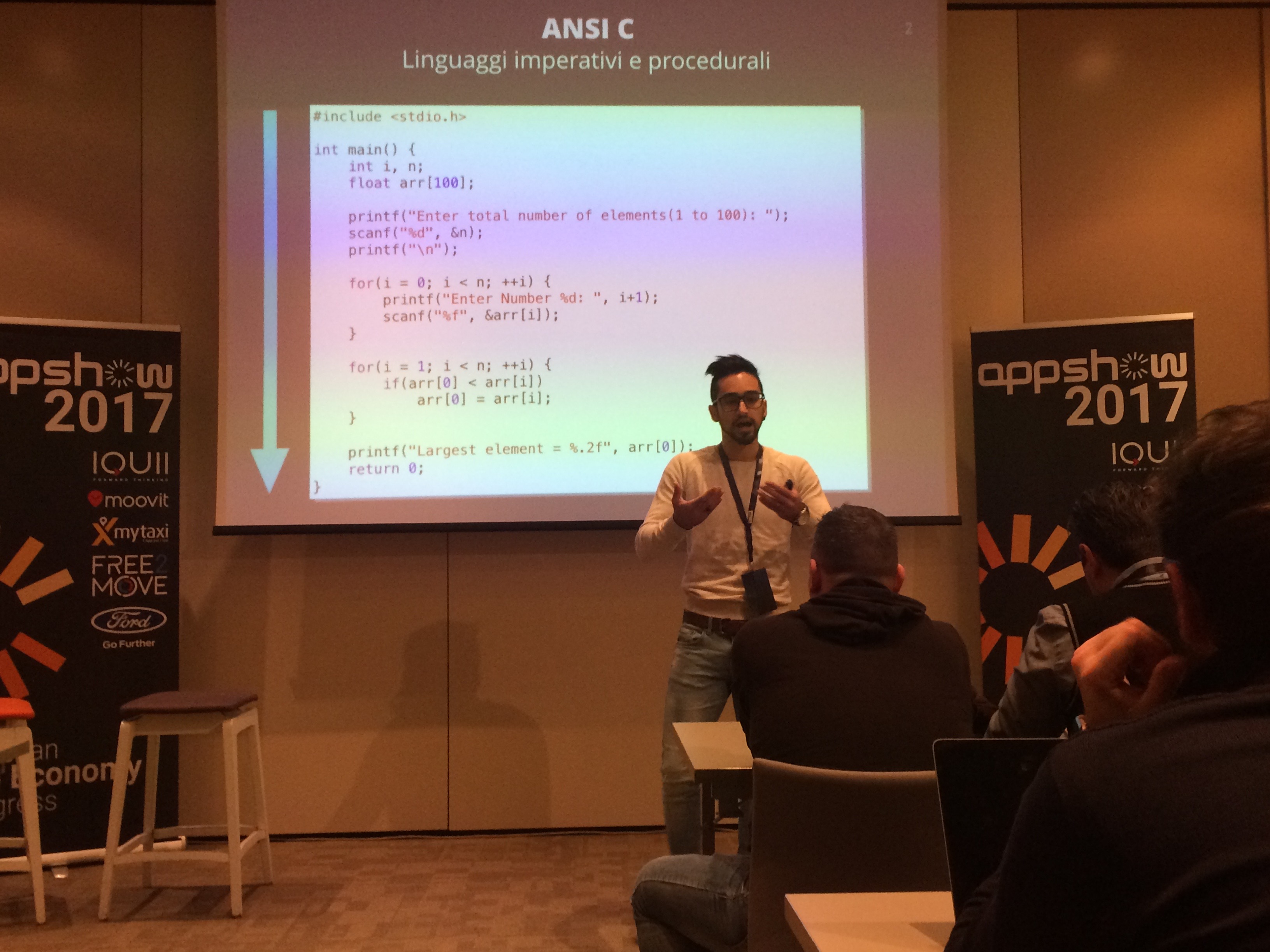 Giuseppe Sapienza al suo intervento "Object Oriente Programming, cos'è andato storto e come possiamo rimediare" ad AppShow 2017. Credits: Close-up Engineering
