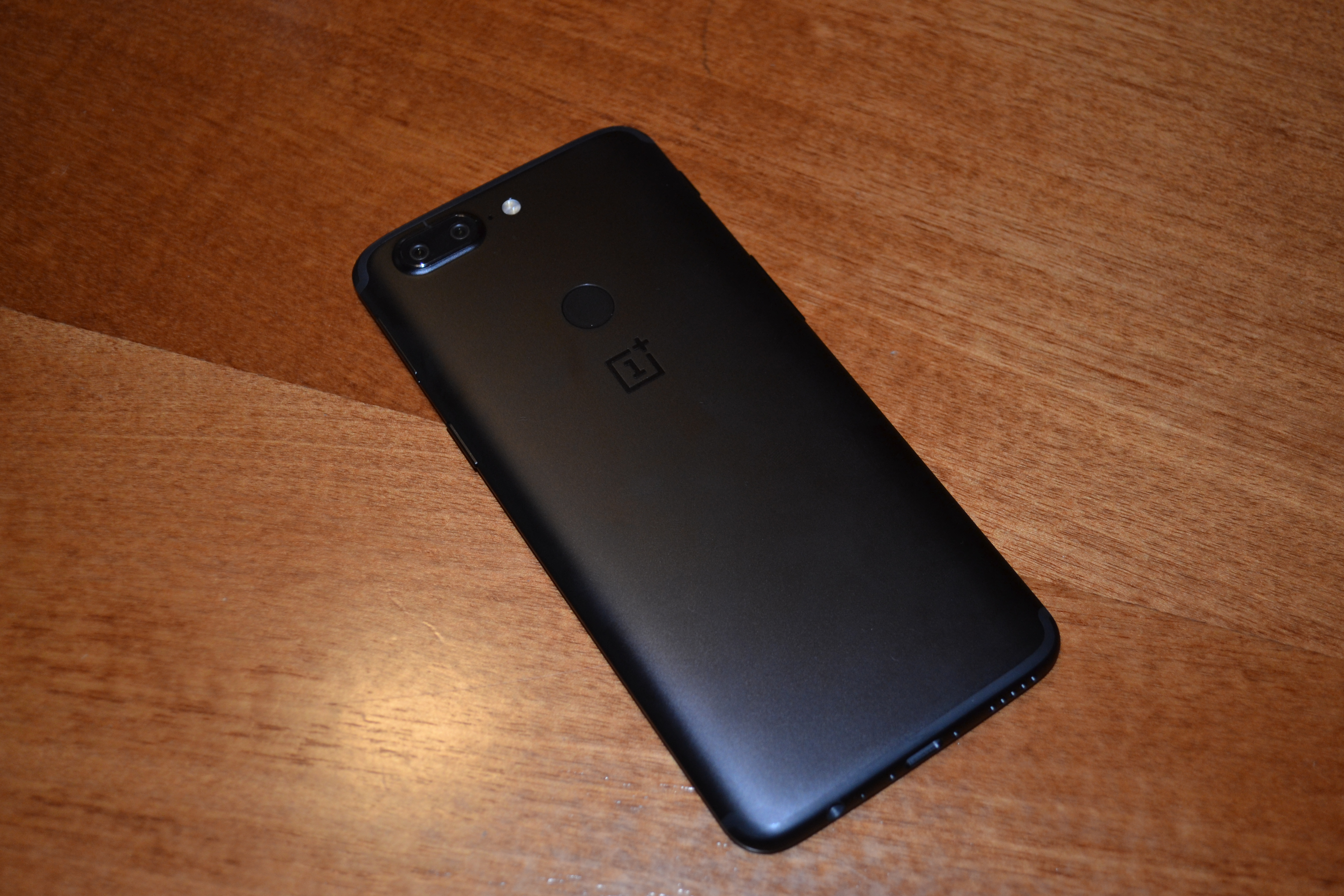 Retro OnePlus 5T. Credits: Angelo Falcone | Close-up Engineering