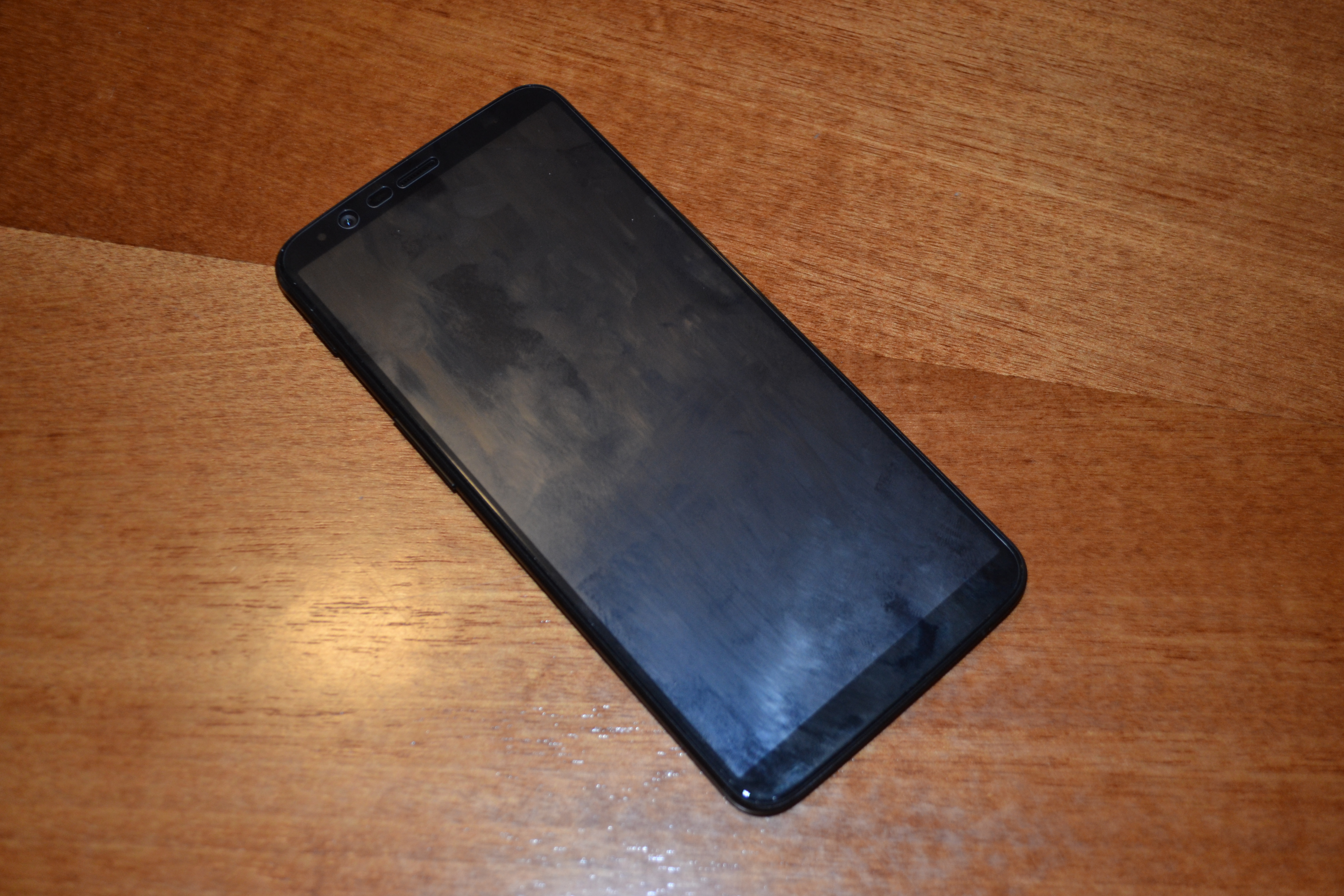 Fronte OnePlus 5T. Credits: Angelo Falcone | Close-up Engineering