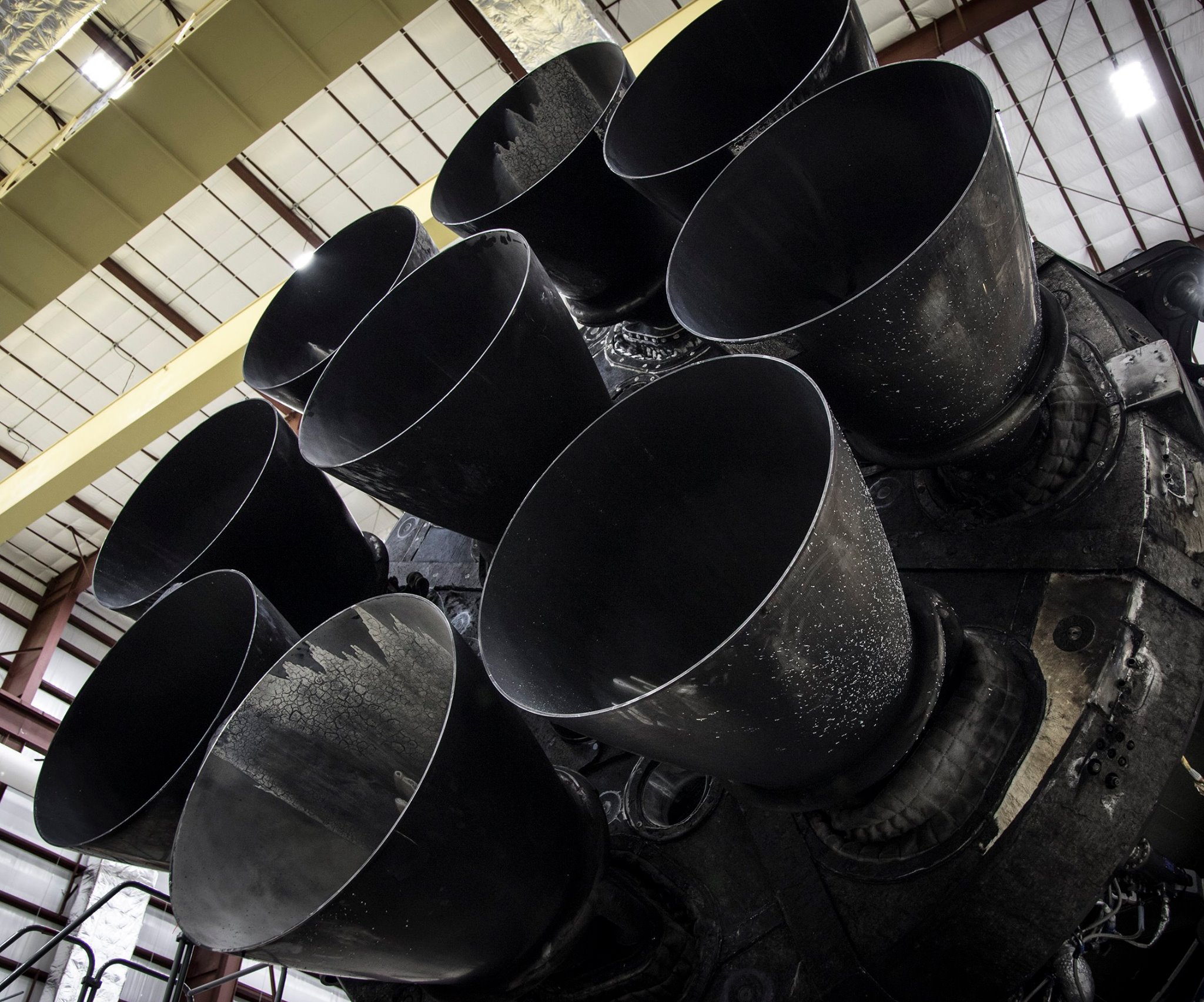 Motori Merlin di un Falcon 9 dopo il rientro. Credits: space.stackexchange.com