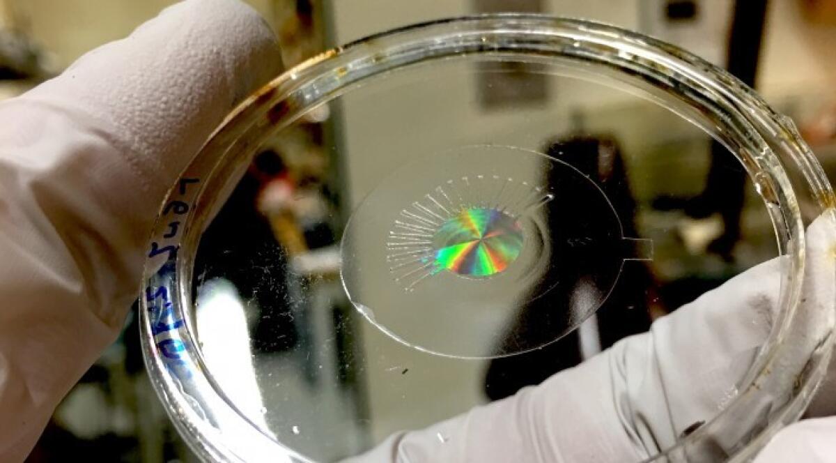 Un occhio artificiale per i dispositivi ottici del futuro - Un occhio artificiale per i dispositivi ottici del futuro
Image courtesy of the Capasso Lab/Harvard SEAS
