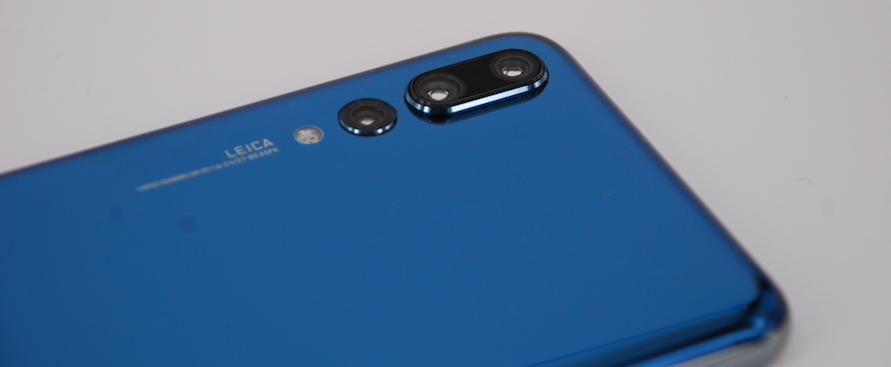 Dettaglio del modello P20 pro, che propone tre fotocamere posteriori per una qualità di immagine superiore. Credits: wired.it