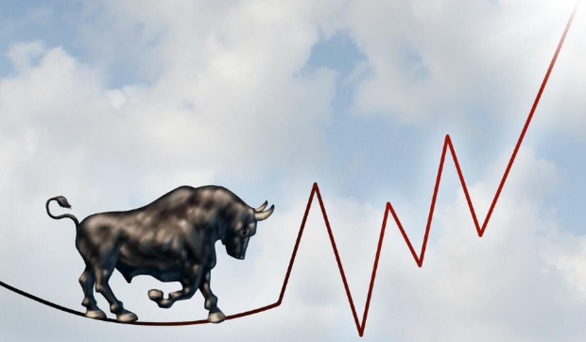 Ingegneria finanziaria - le strategie in opzioni - Bull market risk financial concept as a heavy bullish beast walking on a high tightrope shaped as a stock market profit chart representing the investment danger ahead.