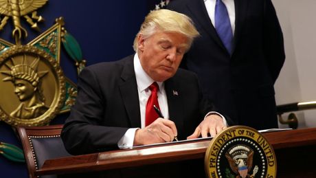 Il presidente statunitense Trump rattifica le sanzioni contro il Venezuela