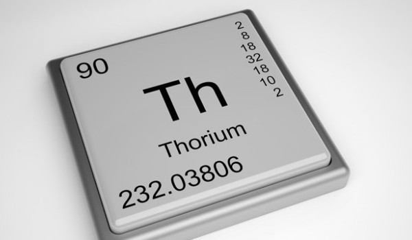 Il torio è l'elemento chimico di numero atomico 90. È un metallo attinoide radioattivo ed è uno degli unici due significativi elementi che si trovano ancora radioattivi naturalmente in grandi quantità come elemento primordiale (l'altro è l'uranio)