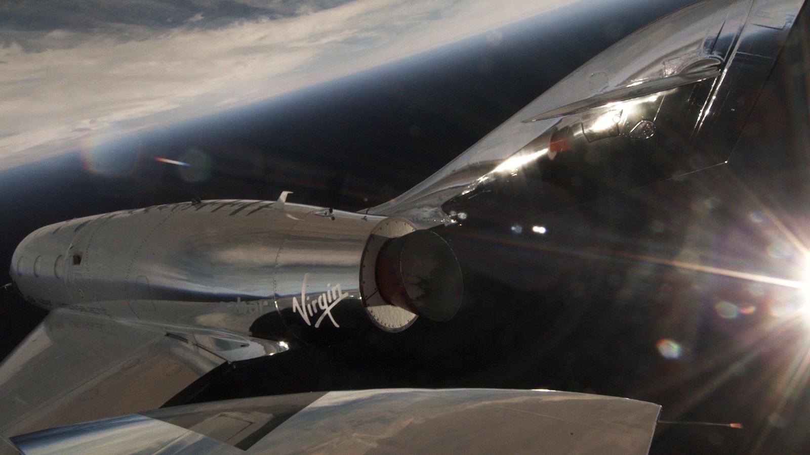La VSS Unity durante lo stacco dalla nave madre. Credits: www.virgingalactic.com