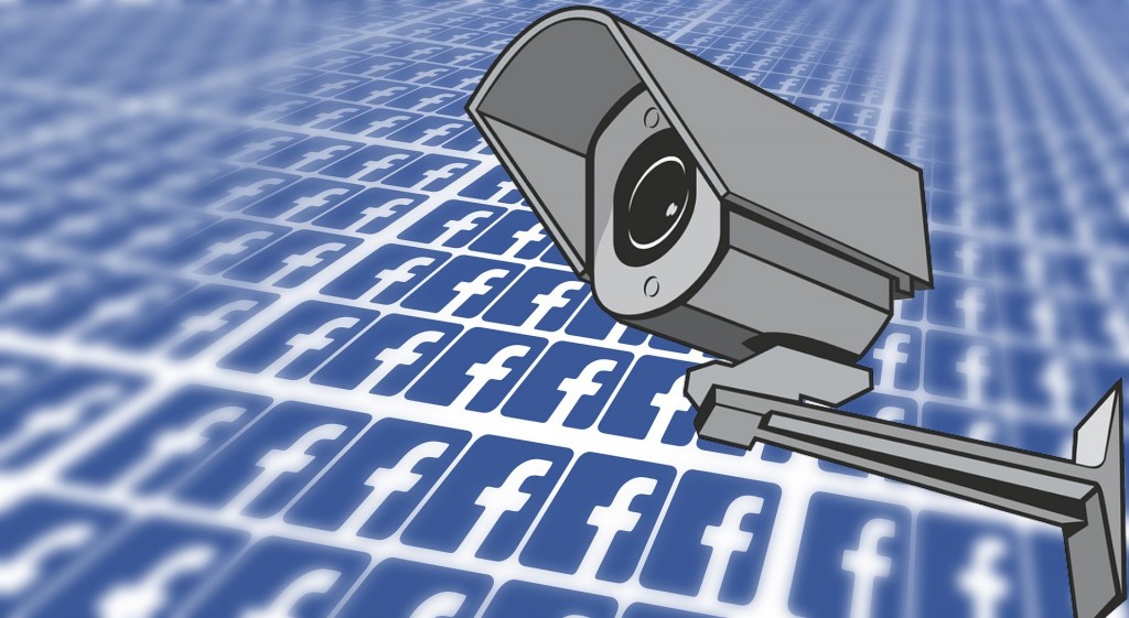 Vignetta che vuole ricordare il legame tra Facebook e lo spionaggio. Fonte: Computing Forever Archive & Sources