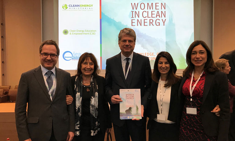 Donne, Futuro, Clean energy, Lavoro, Pari opportunità, Transizione energetica, ENEA, IEA, Close-up Engineering