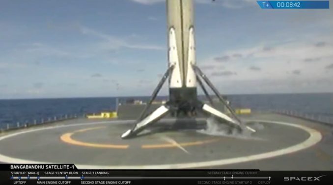 Primo atterraggio per un booster di tipo Block 5. Credits: Diretta lancio SpaceX