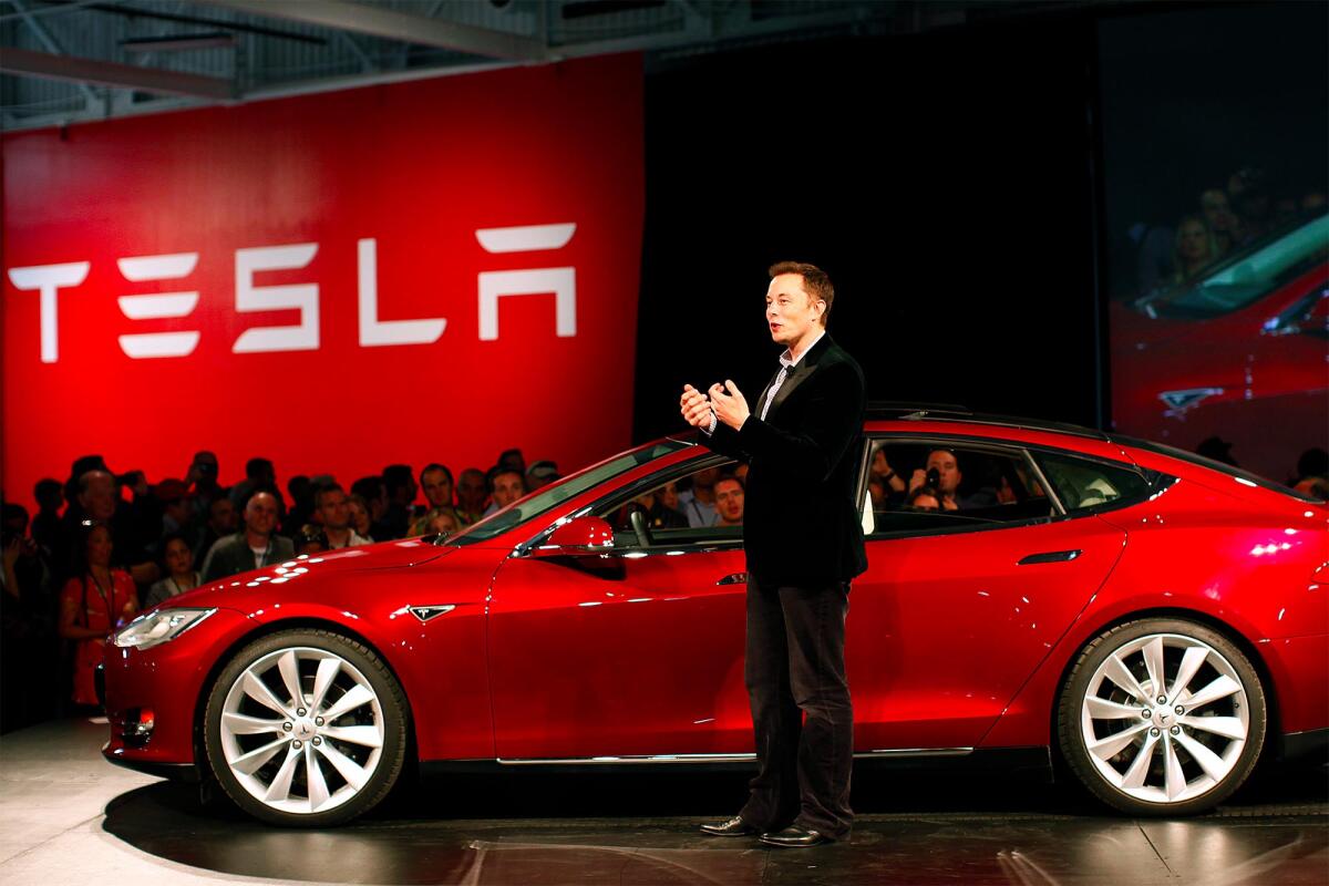 Model 3: Tesla raggiunge l'obiettivo - 