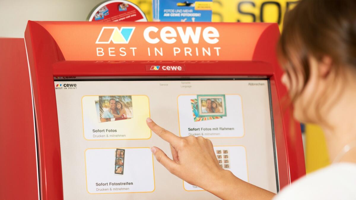 CEWE: dai una marcia in più ai tuoi ricordi - Self service CEWE. Credits: http://www.pablofilm.it/