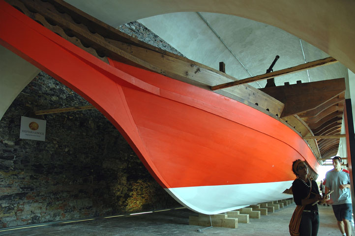 Fedele riproduzione di una galea genovese, custodita presso il museo del mare "Galata" di GenovaPH: visitgenoa.it
