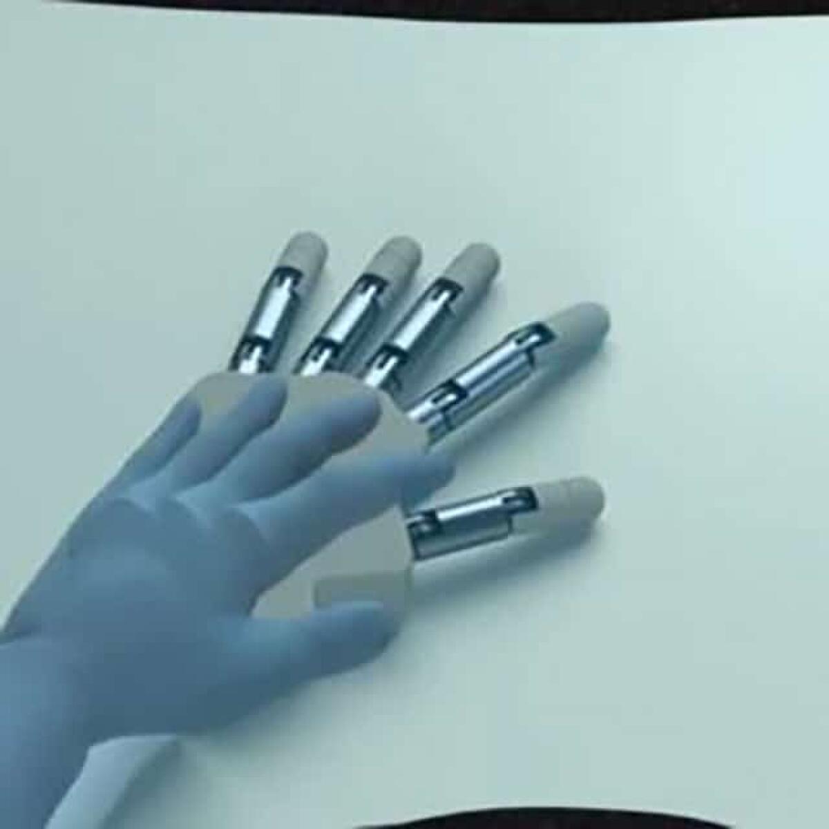 Sentire la mano artificiale come propria grazie alla realtà virtuale - Sentire la mano artificiale come propria grazie alla realtà virtuale
Credits: Politecnico di Losanna (EPFL)