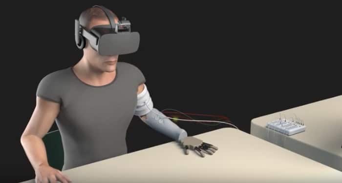 Questa tecnica innovativa vede la combinazione di stimoli visivi e tattili con la realtà virtuale.Credits: Politecnico di Losanna (EPFL)