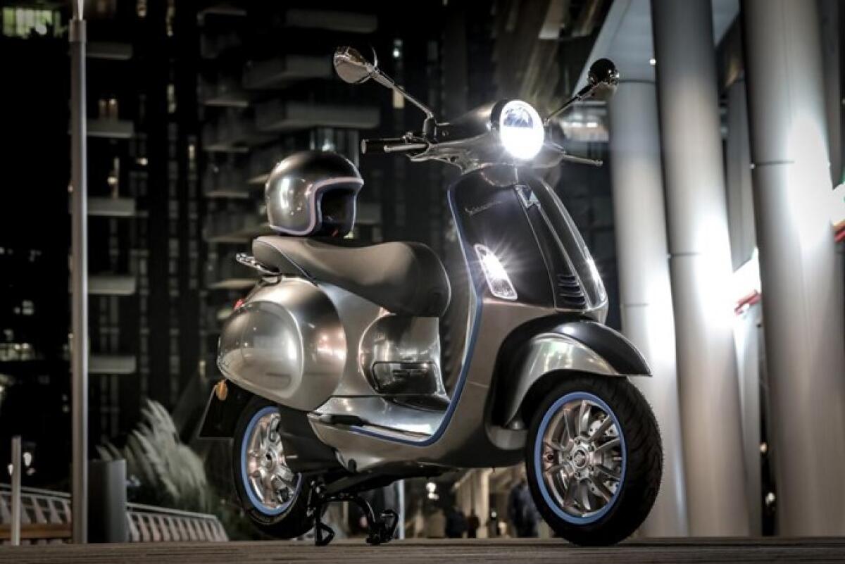 La Vespa elettrica: lo scooter a zero emissioni connesso - PH: drivespark.com