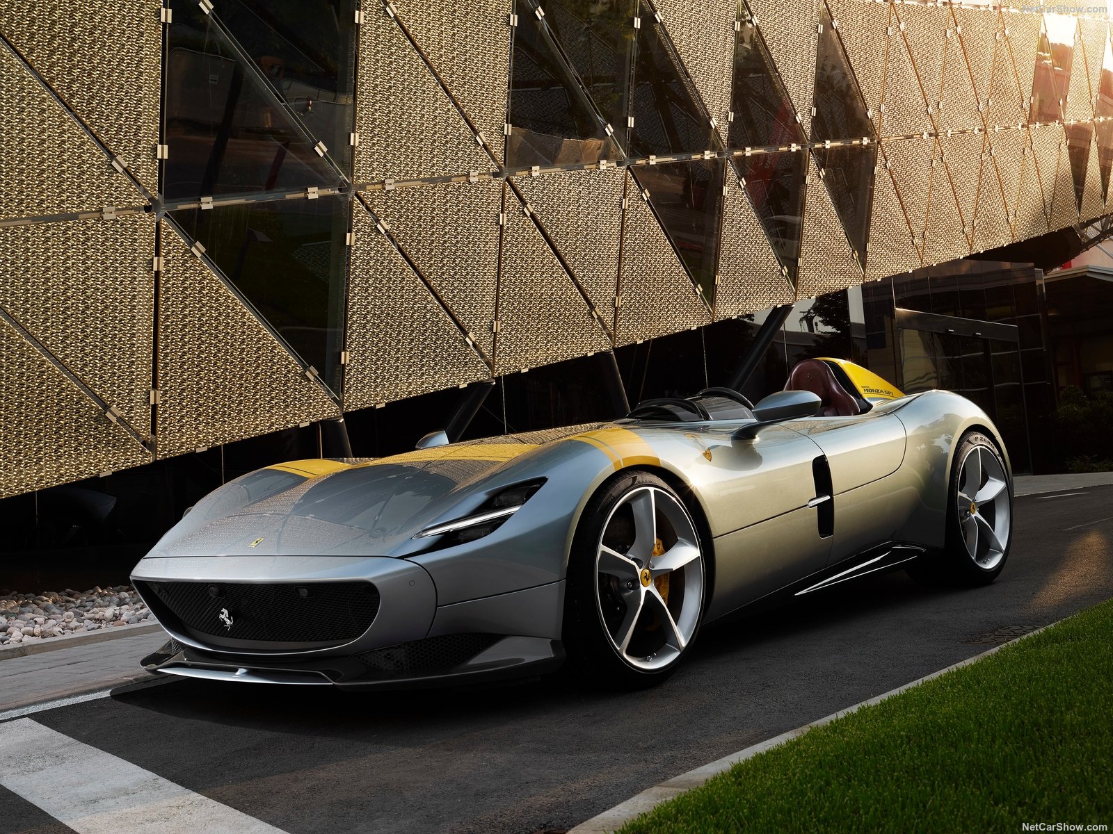 PH: netcarshow.com