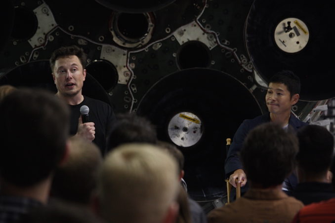 Elon Musk e Yusaku Maezawa. Credits: Spaceflight Now