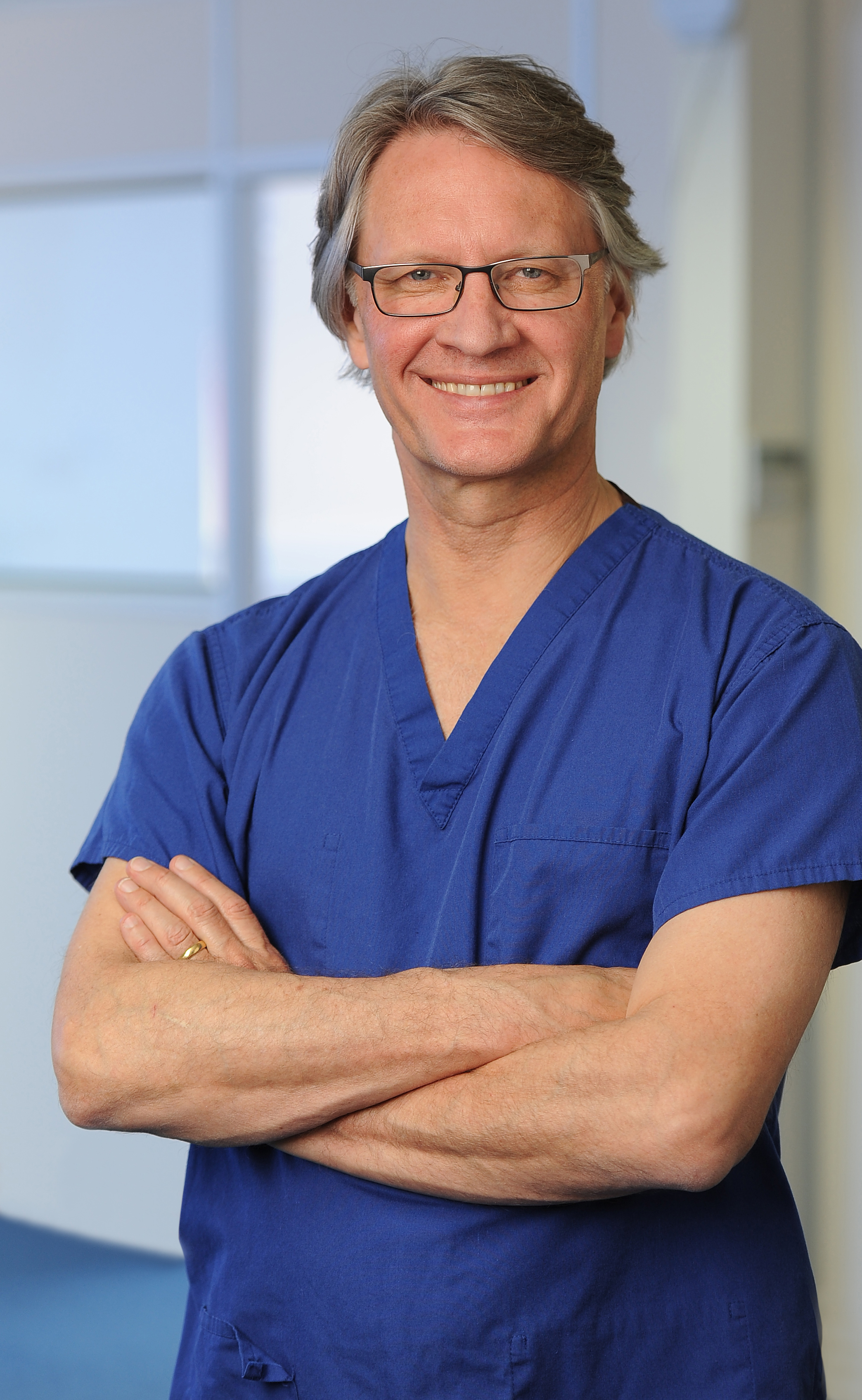 Mark Slack, chirurgo co-fondatore di CMR Surgical      PH: cmrsurgical.com