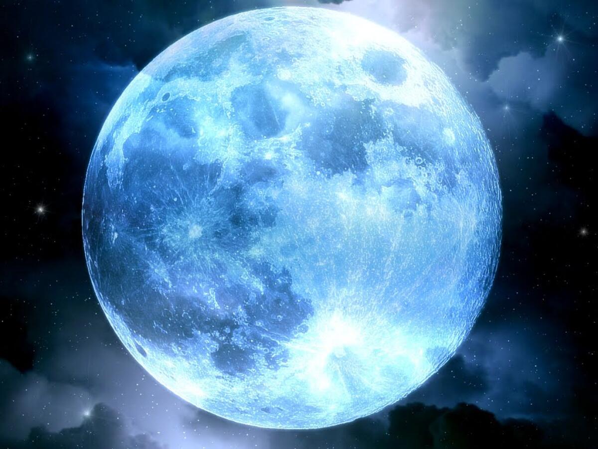 Cina: una sola luna non basta, meglio due! - Credits: butac.it