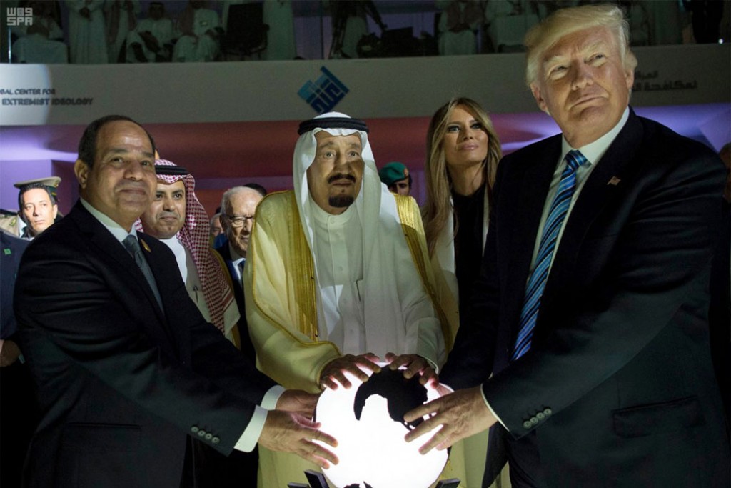 Il presidente egiziano Abdel Fattah al-Sisi, il re saudita Salman e la first couple statunitense