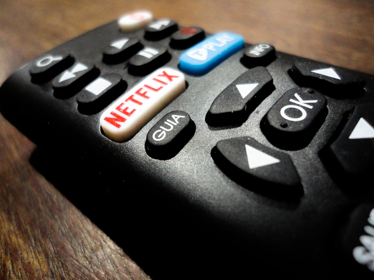 Il tempo passa e Netflix continua ad espandere il proprio dominio. Più aumenta la quantità di clienti abbonati, più la mole di contenuti originali (e non) presenti sulla piattaforma streaming diventa consistente. Si è generato un circolo vizioso che ha re