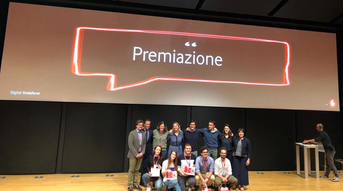 Vodafone 5G e sport nell'ultima Hackathon - La premiazione della squadra "TT", la vincitrice dell'Hackathon promossa da Vodafone. Credits: ninjamarketing.it