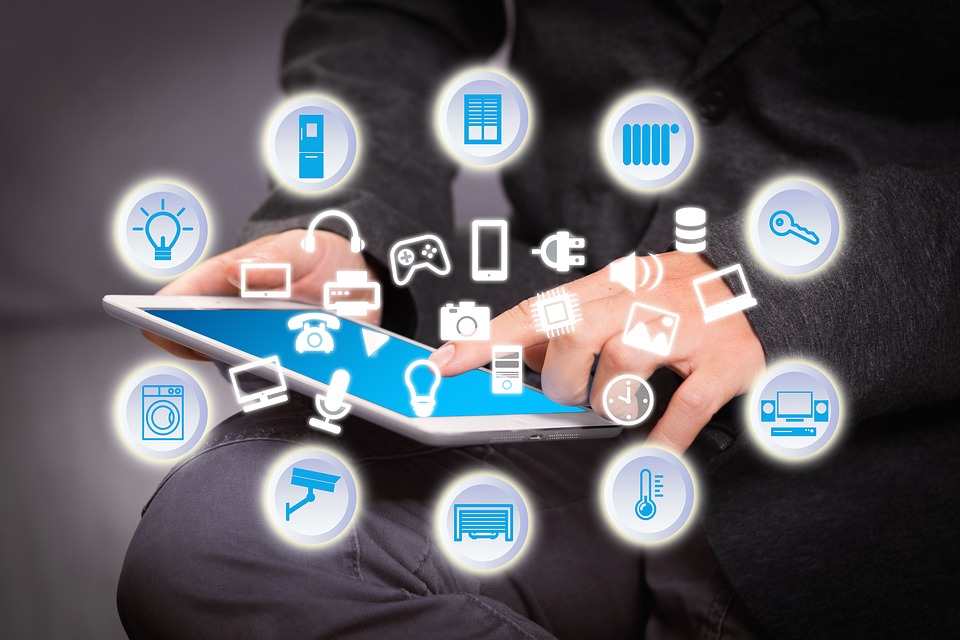 Domotica, smart house, building automation, cloud, protocolli di comunicazione, analisi predditiva, machine learning, smart energy, efficienza energetica, impianti elettrici, sistemi open source, Arduino, Raspberry, KNX, Home and Building Automation CEI, 