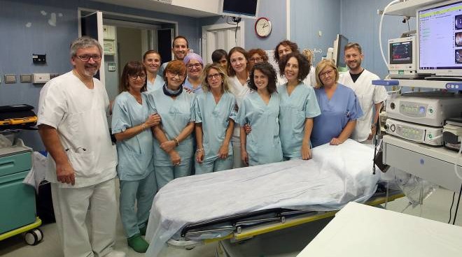 Il team del reparto di gastroenterologia dell'ospedale di Ravenna PH:ilrestodelcarlino.it