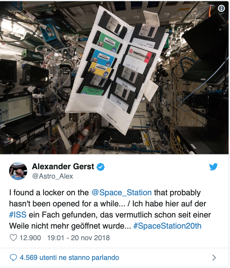 Reliquie tecnologiche nello spazio: ritrovati floppy disk sull'ISS