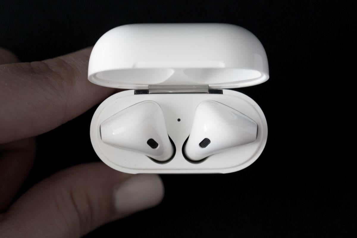 Nuovo brevetto Apple: auricolari universali, simmetrici e biometrici - PH: macitynet.it