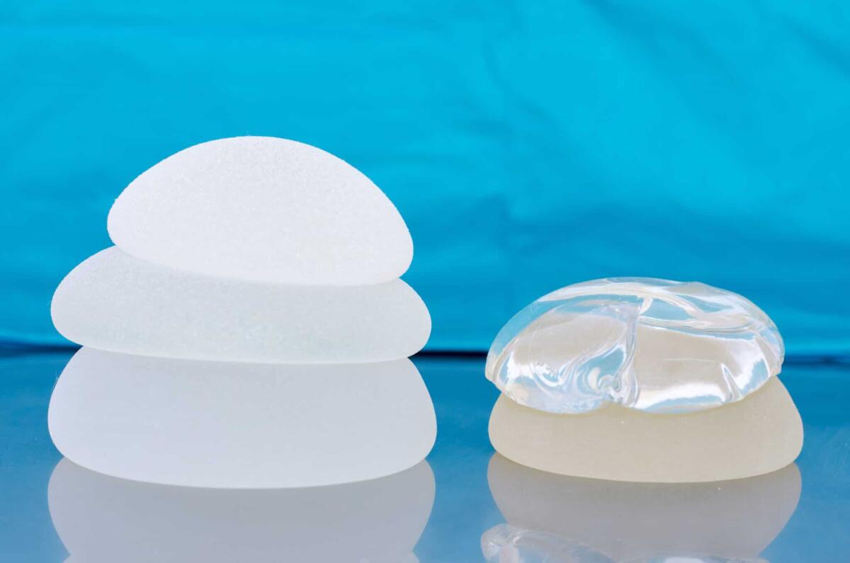 Il linfoma anaplastico (ALCL), l'associazione tra il tumore raro e la plastica al seno - Protesi seno, crediti: breslowmd.com