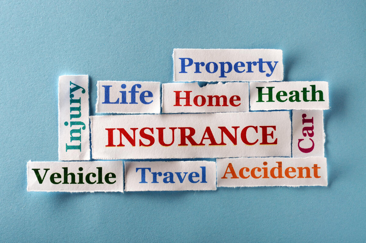 Il contratto di assicurazione: nozione e curiosità - insurance Word Cloud  printed on  paper on blue font