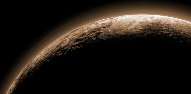 Immagine di Plutone ulteriormente perfezionata da mesi di dati di New Horizons. Credits: phys.org