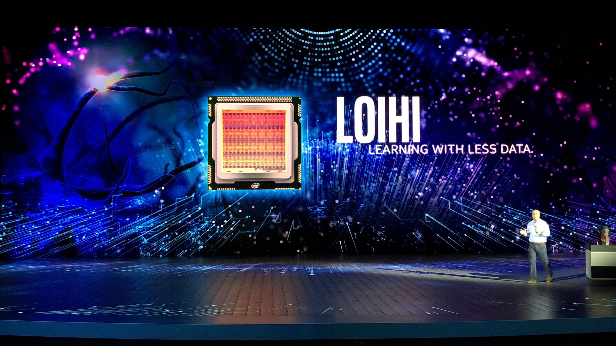 Annuncio Intel del chip Loihi. Credits: www.wccftech.com