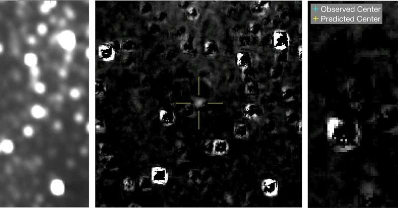 A sinistra, un'immagine di navigazione ottica ottenuta combinando 20 immagini della New Horizons Recognition Imager (LORRI) acquisita il 24 settembre. La foto centrale è un'immagine di navigazione ottica composita di Ultima Thule ottenuta rimuovendo la lu