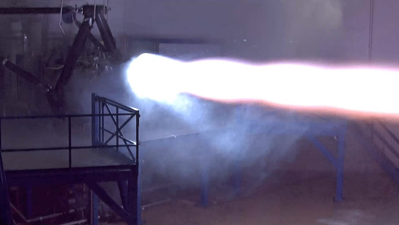 Motore Raptor della SpaceX in funzione. Credits: Wikipedia