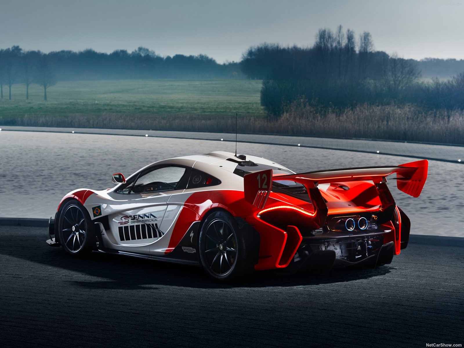 PH: netcarshow.com