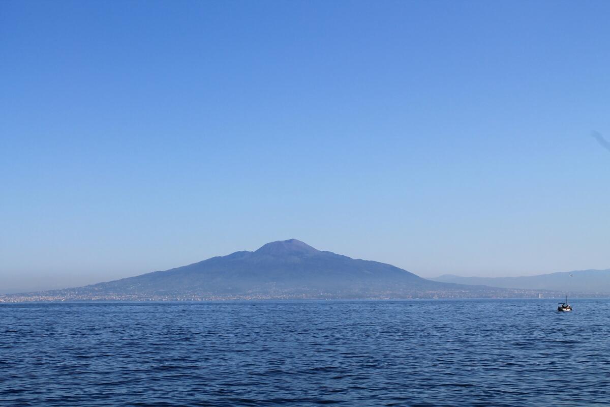 Abusivismo edilizio, dal caso Etna al Vesuvio - 