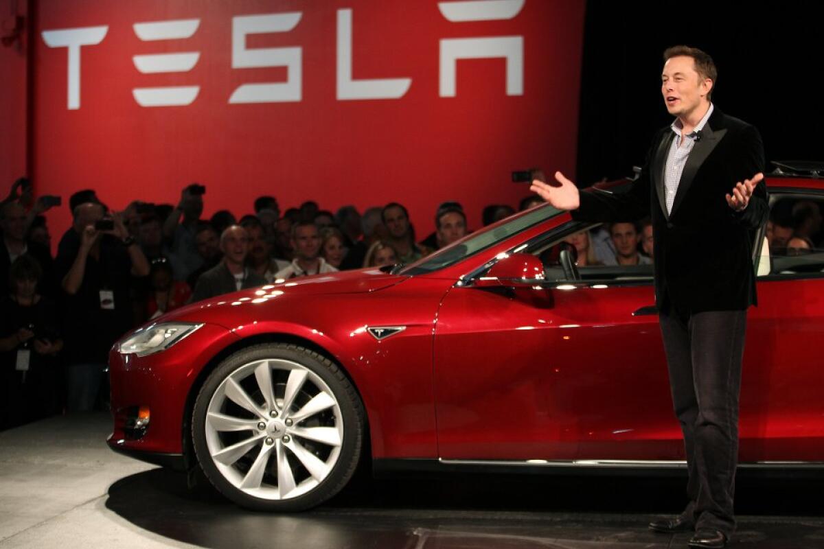 Elon Musk rilancia: "I brevetti Tesla appartengono a voi" - Il CEO di Tesla Motors condivide su Twitter i brevetti dell'azienda automobilistica, già resi pubblici nel 2014 dallo stesso Elon Musk.