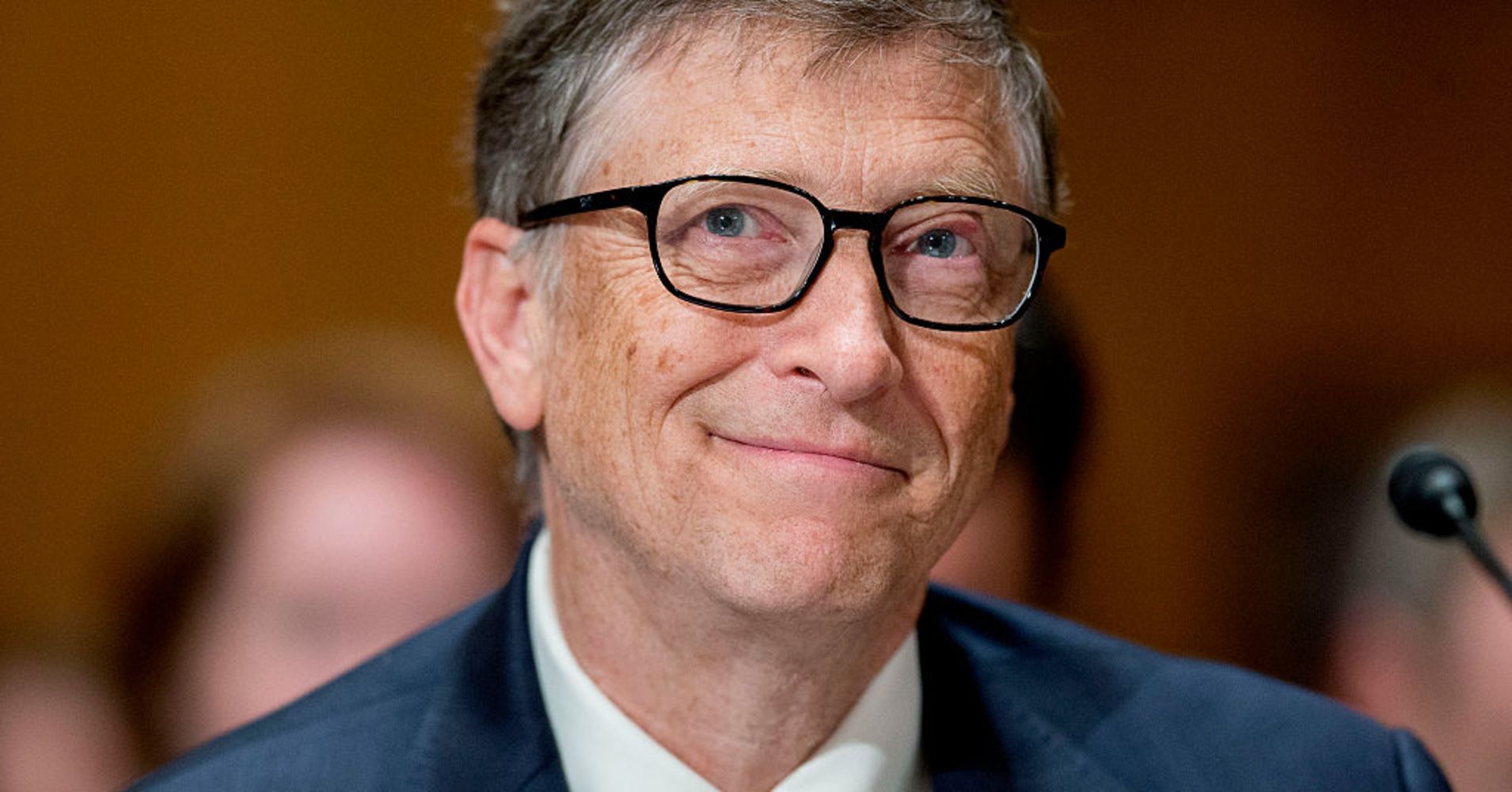 William Henry Gates III, meglio conosciuto come Bill Gates.