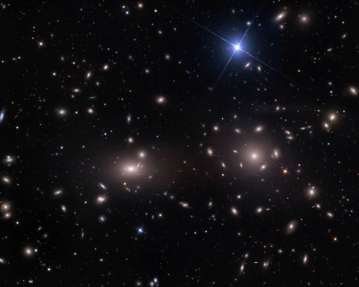 Cuore dell'Ammasso della Chioma fotografato dal telescopio Hubble.Crediti: www.link2universe.net