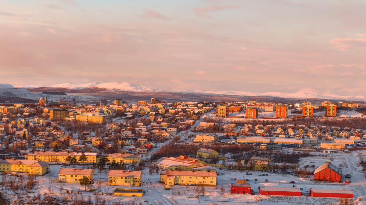 In Svezia stanno spostando un'intera città qualche chilometro più a est - dezeen.com