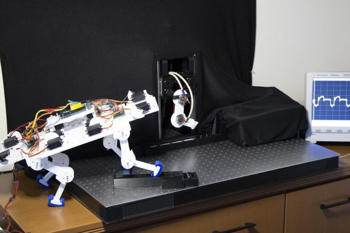 Arrivano le prime gambe robotiche che imparano a camminare da sole - PH: pt.usc.edu