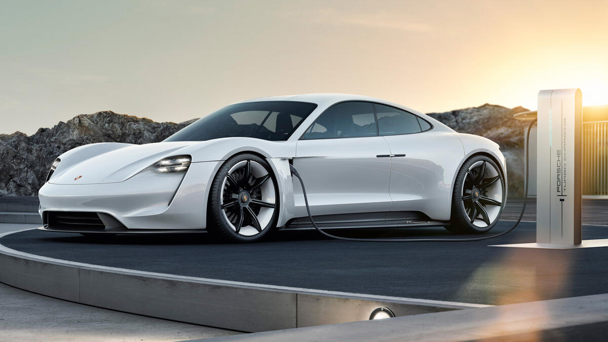 Porsche Taycan: preordini superiori ai 20 mila - Porsche Taycan: i preordini sono 20 mila