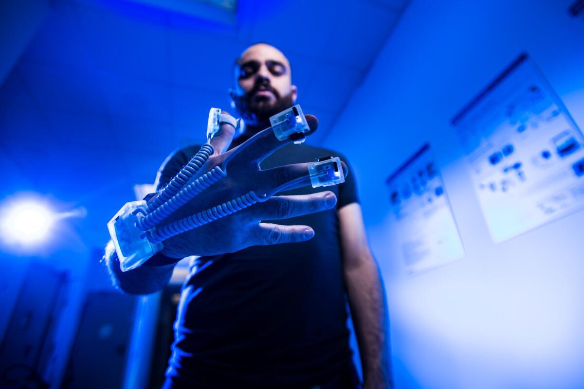 SensHand: un guanto hi-tech che riconosce i segnali del Parkinson - SensHand