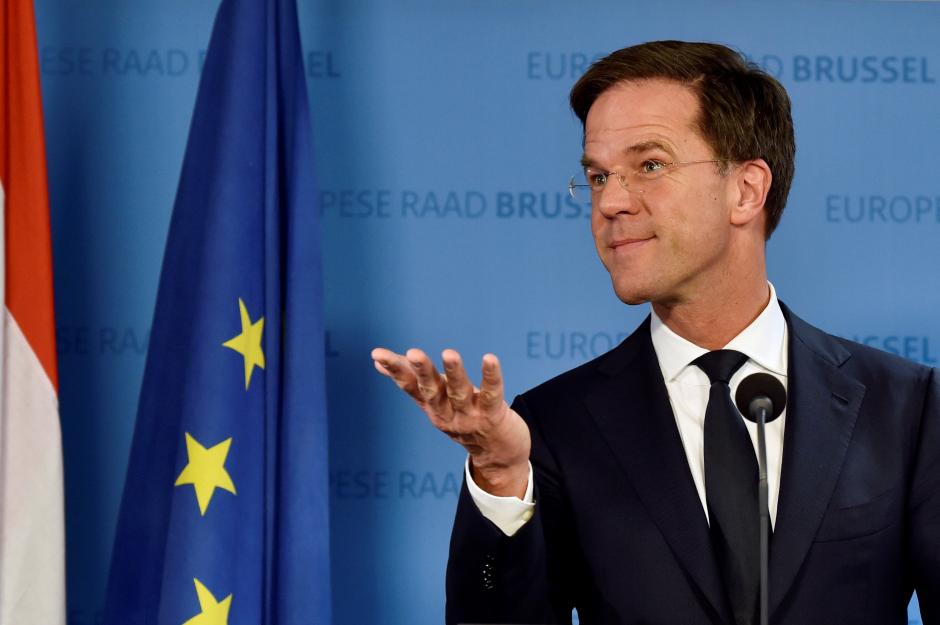 Mark Rutte è un politico olandese, appartenente al Partito Popolare per la Libertà e la Democrazia (VVD) e Primo ministro del Regno dei Paesi Bassi dal 14 ottobre 2010.
